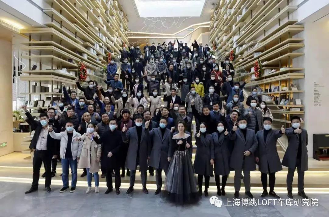 巴彦淖尔全国一百多人在华侨城汉口道6号参观研讨LOFT专利车库技术！